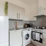 Bronze Haven - A Luxe And Cozy Stay In Birmingham