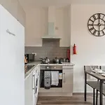 Bronze Haven - A Luxe And Cozy Stay In Birmingham